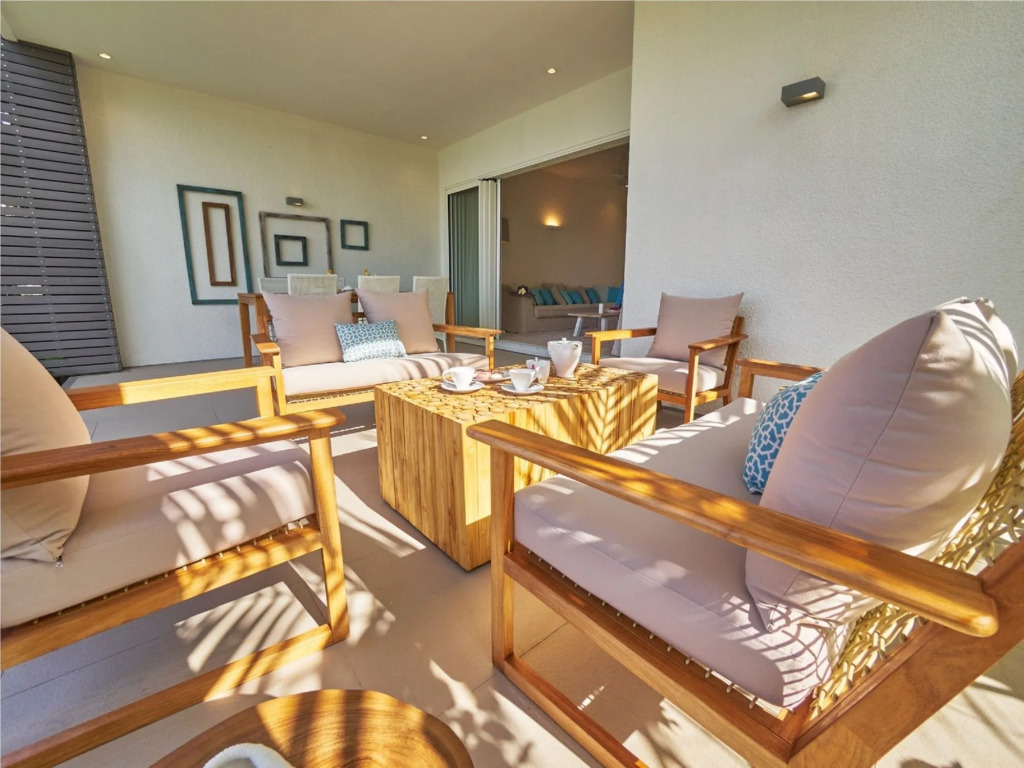 Myra Seafront Suites by LOV Mauritius