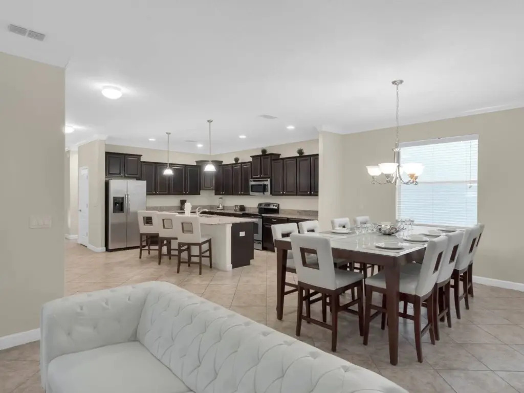 6 Bedrooms 5 Bathrooms Paradise Palms 8937 Cp