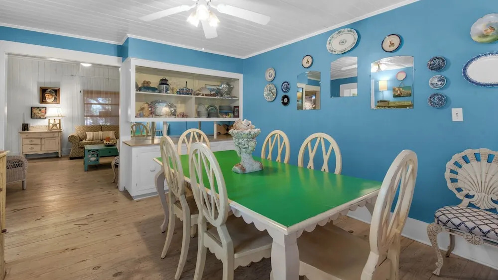 2 Minutes to the Beach; Close to Seaside, Vintage Cottage in Old Seagrove