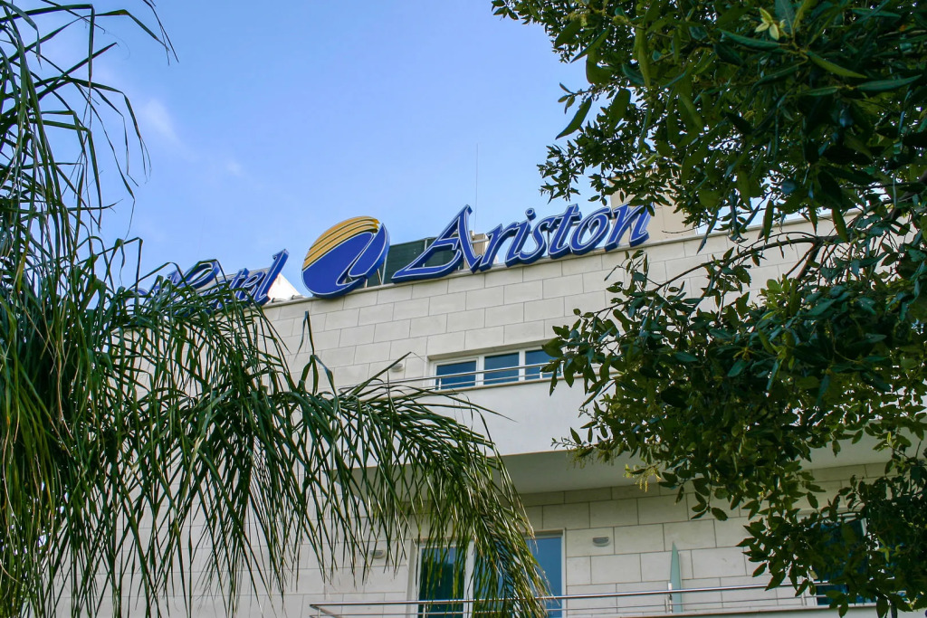 Royal Ariston Hotel