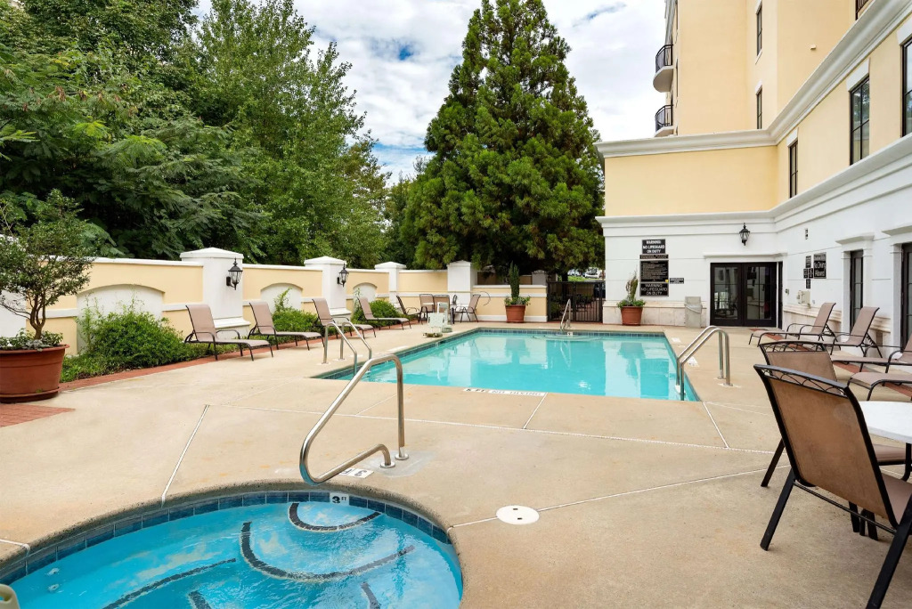 Hampton Inn & Suites South Park at Phillips Place