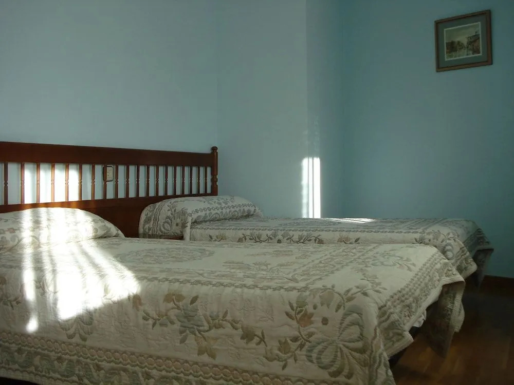 Hostal ** EC León
