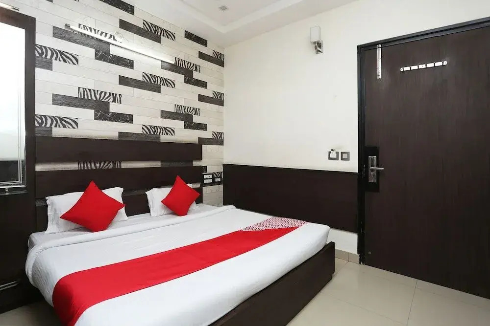 Hotel Galaxy by OYO Rooms