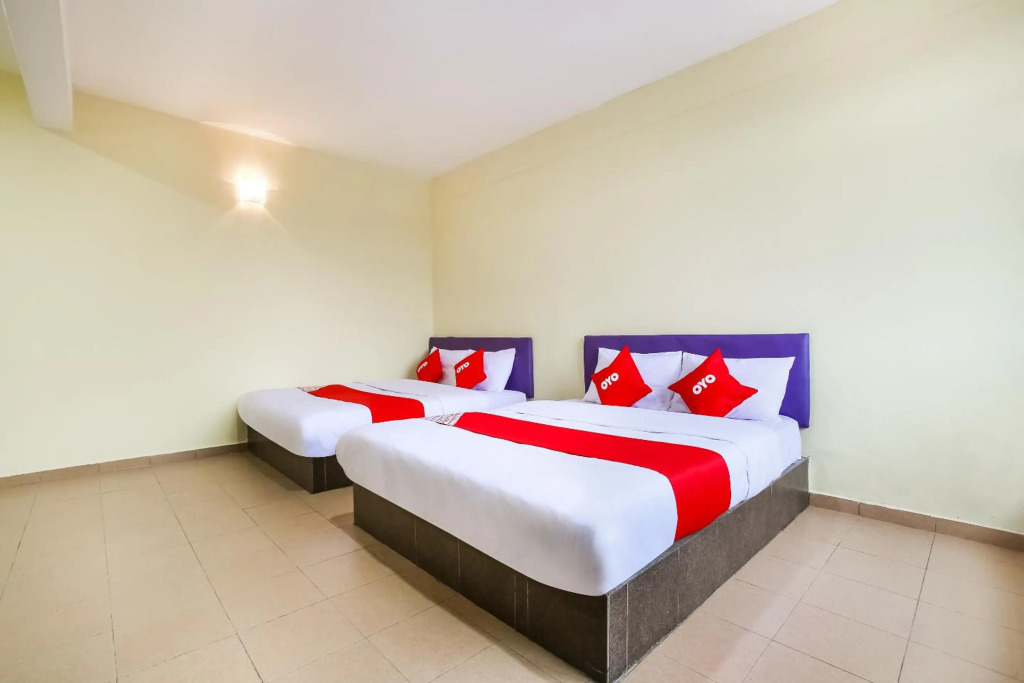 OYO 89585 Hotel Happy Inn