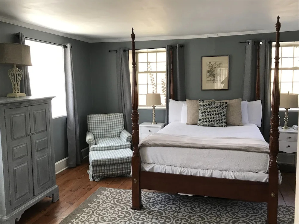 Inn at Millrace Pond