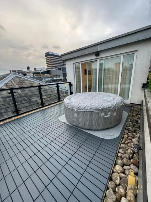 Leeds Apt - Hottub - Sleeps 6 - Special Occasions