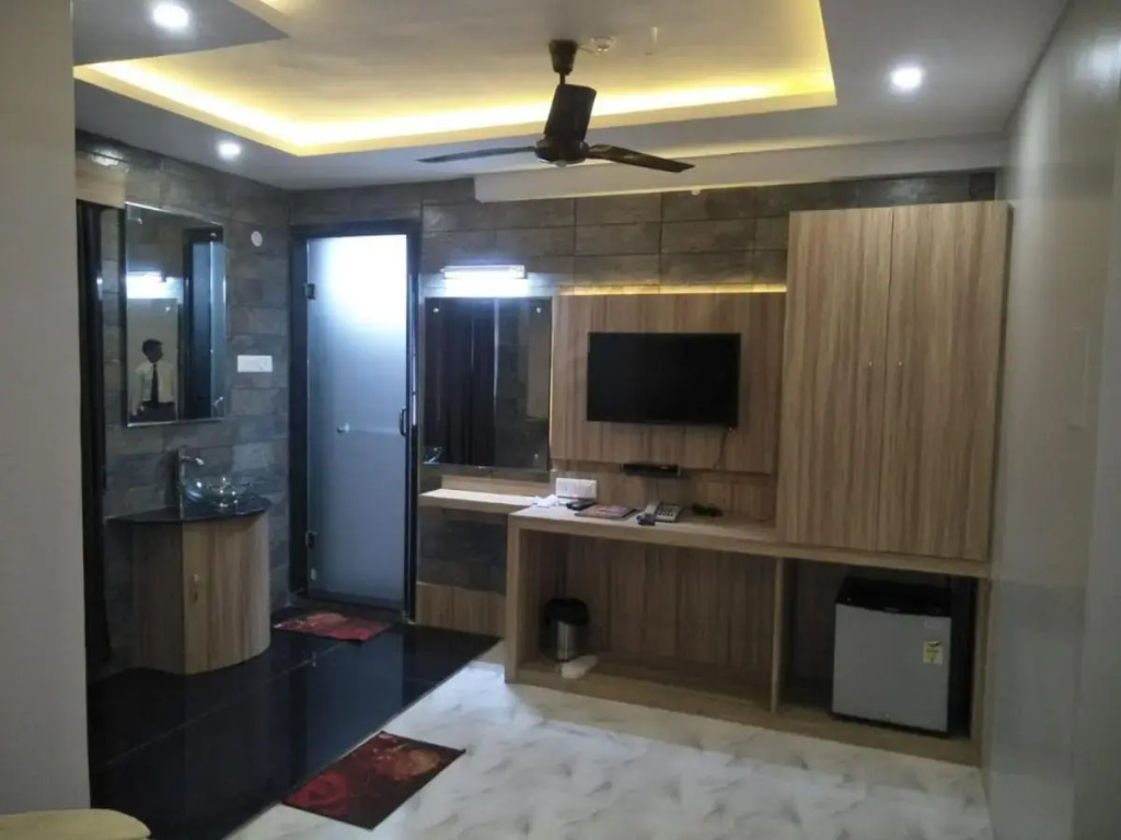 FabHotel Backstreet, Bhopal Railway Station