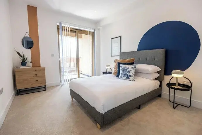 Modern Apts with Balcony in Mitcham