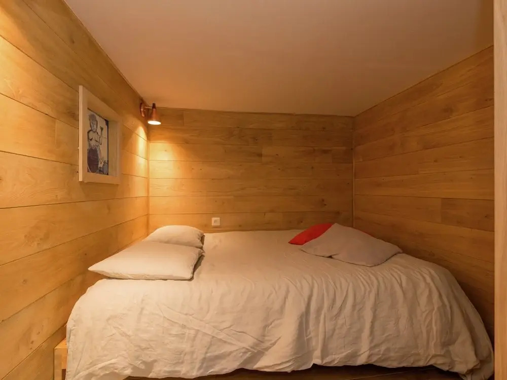 Beautiful Holiday Home In Redu With Whirlpool