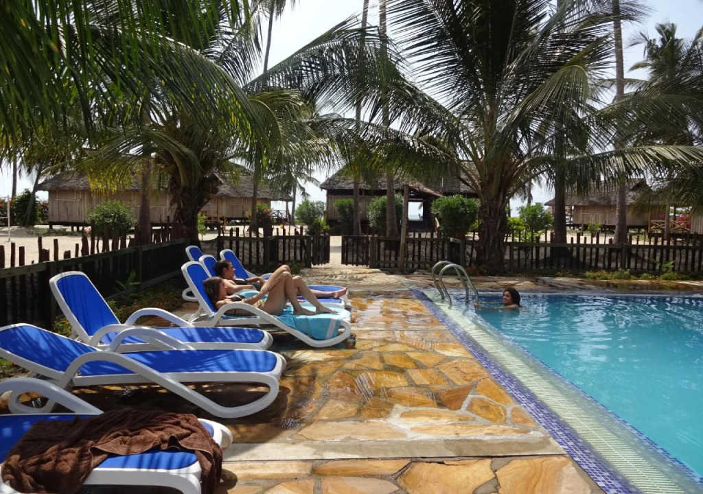 Barrys Beach Resort Pangani