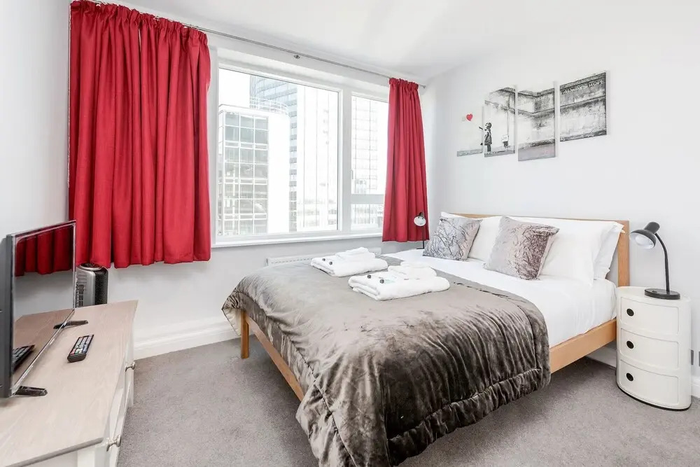 Stylish Riverview Apt with Roof Terrace