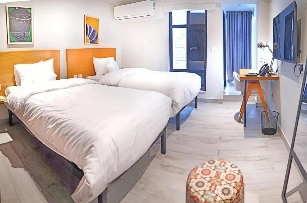 The Avenue Hotel