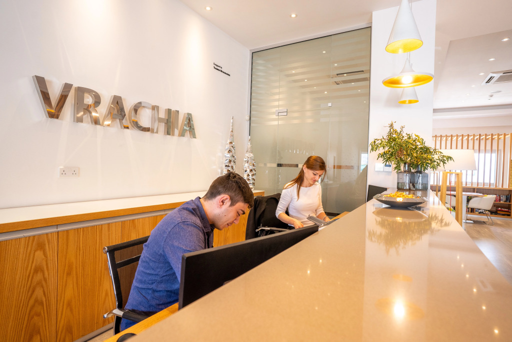 Vrachia Beach Hotel & Suites