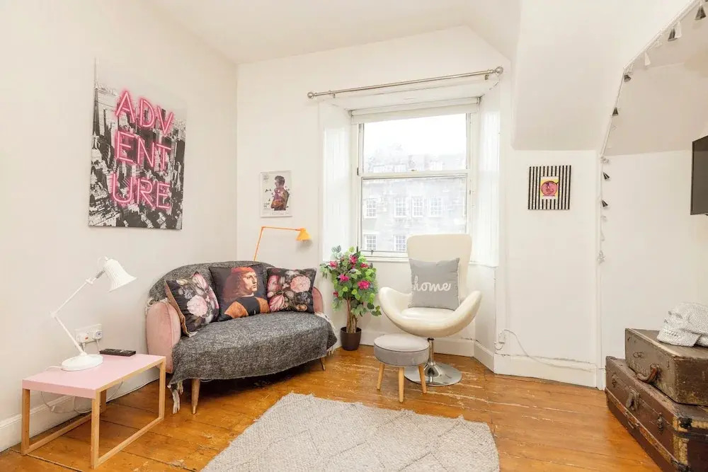 JOIVY Edinburgh Spacious Apartment - Royal Mile