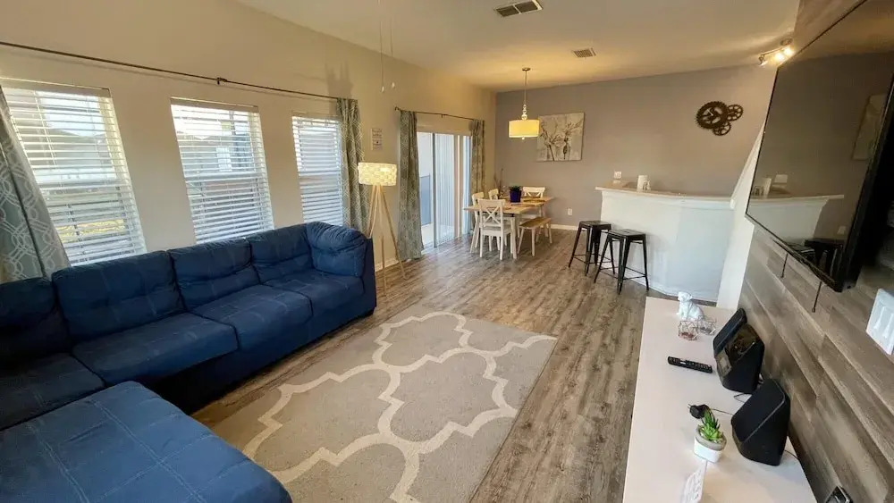 Cozy 4 Bedroom w Pool Close to Disney 4562