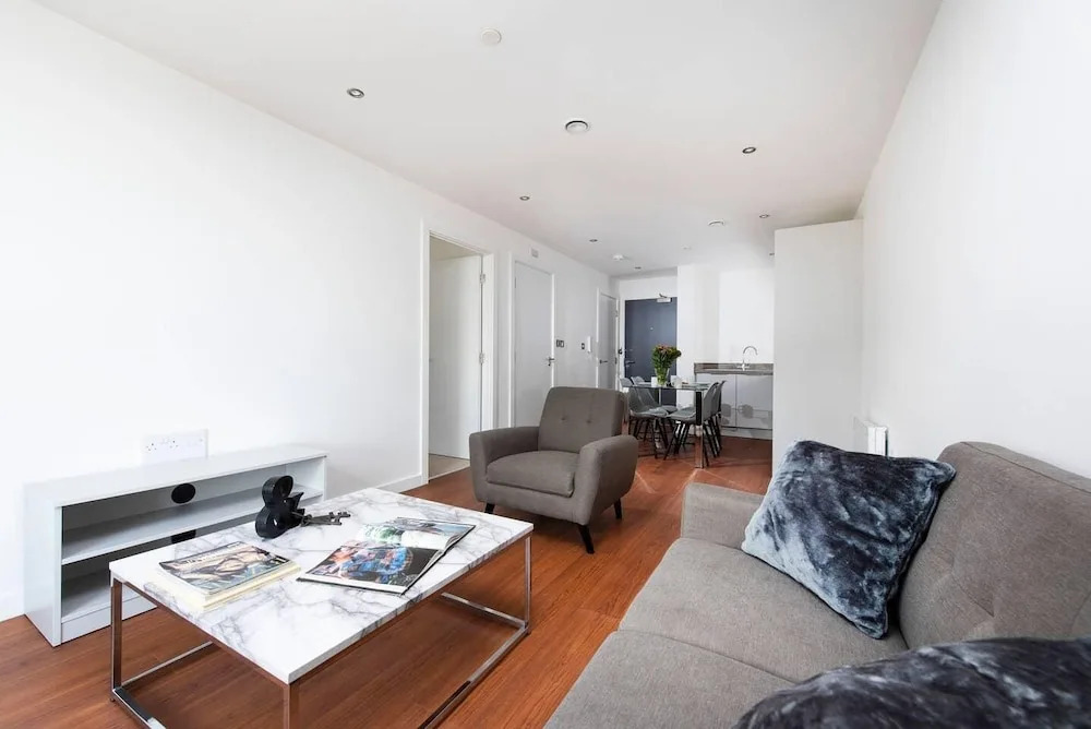 Contemporary and Stylish 1BR flat