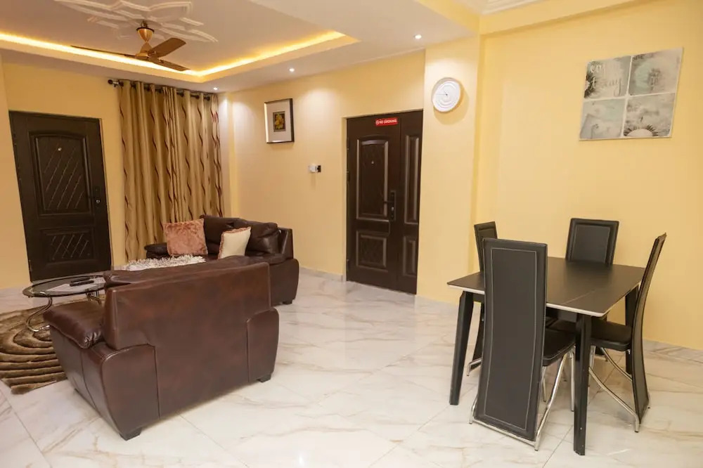 2 Bed Furnished Apartment - Wifi, Aircon, Parking