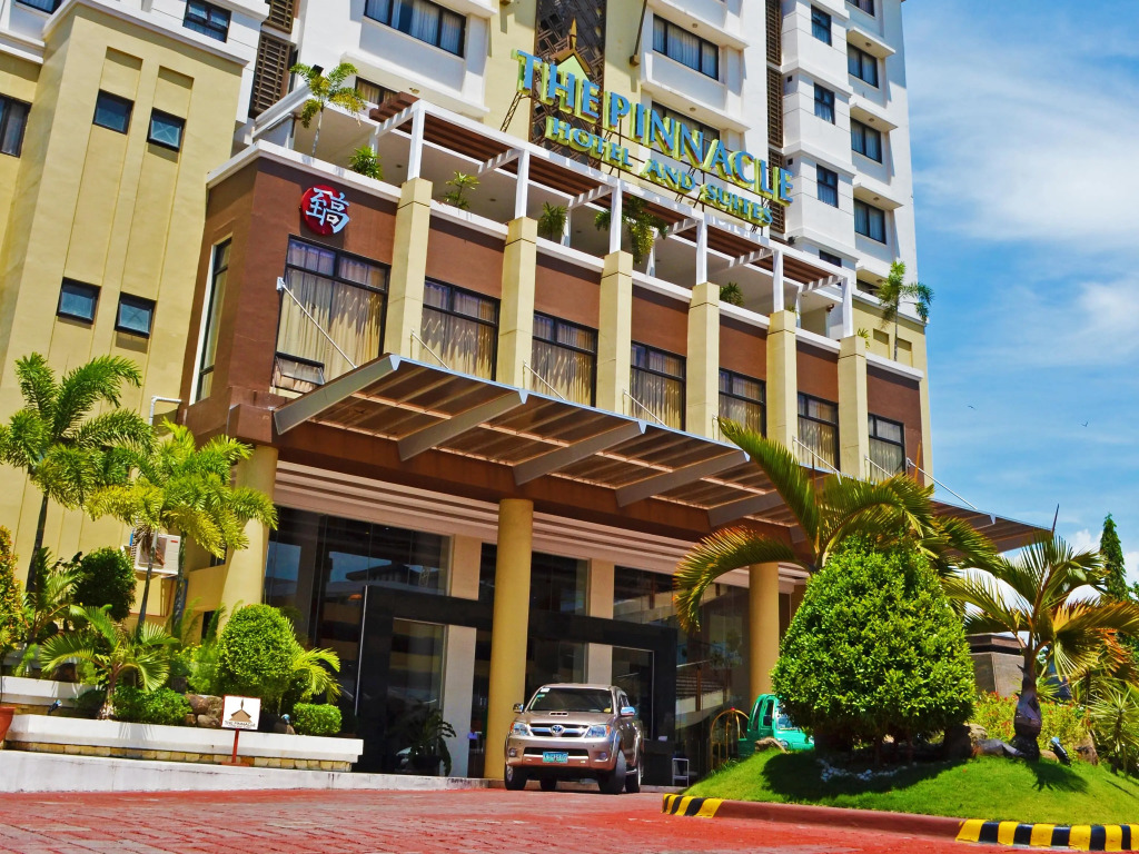 The Pinnacle Hotel and Suites