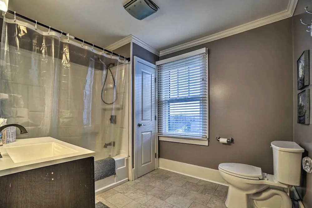 Charming & Family-Friendly Zanesville Home