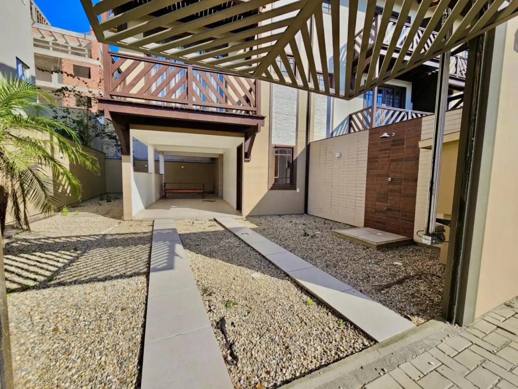 SOBRADO 180 MTS PRAIA MARISCAL BOMBINHAS Algodoeiro 249-4