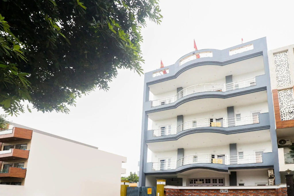 OYO Flagship 82548 Lakra Residency