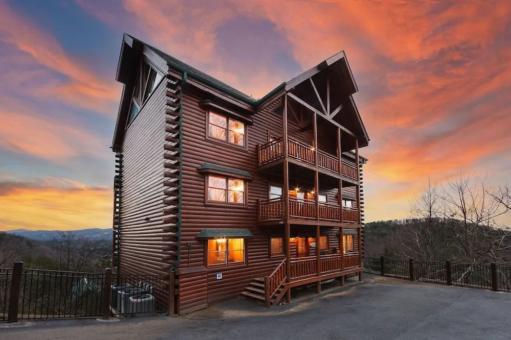 Blue Ridge Refuge 8 Bedroom Cabin by Redawning