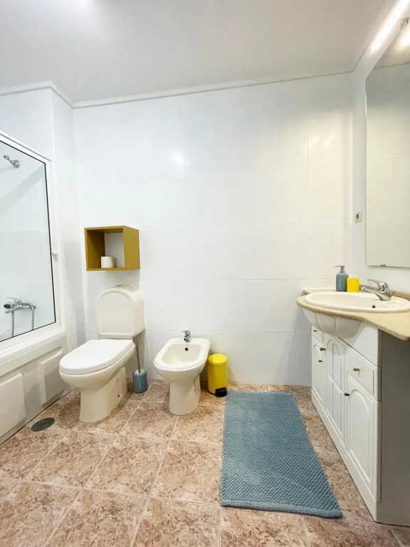 Yellow House Aveiro Free Netflix and garage