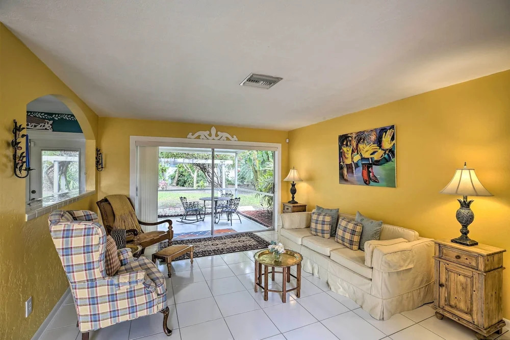 Cape Coral Home w/ Yard < 1 Mi to Dtwn!