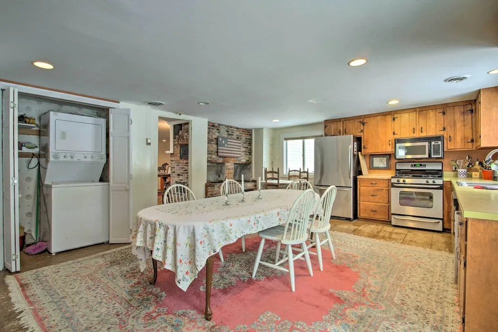 Historic Bradford Home - 8 Mi to Mount Sunapee!