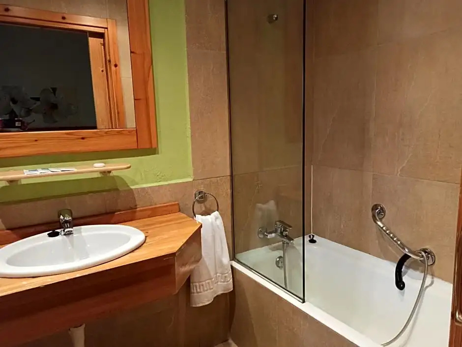hotel gueñes