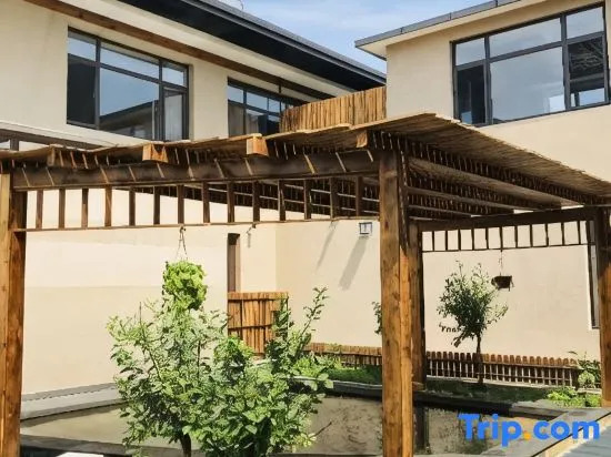 Longmen Lanyi Hot Spring Homestay