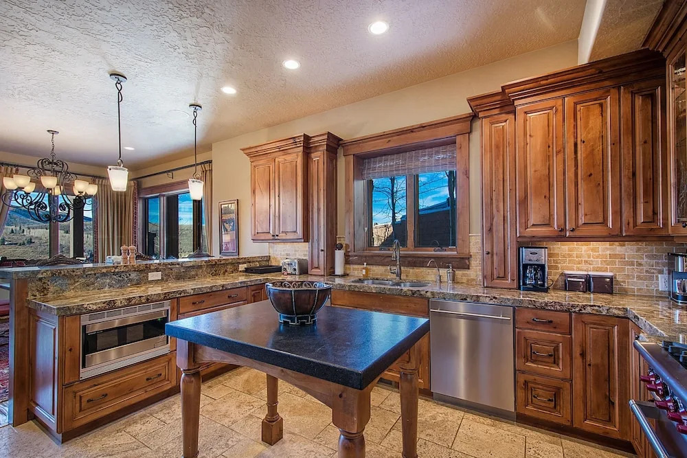 Blacktail Lodge - Five Bedroom Home
