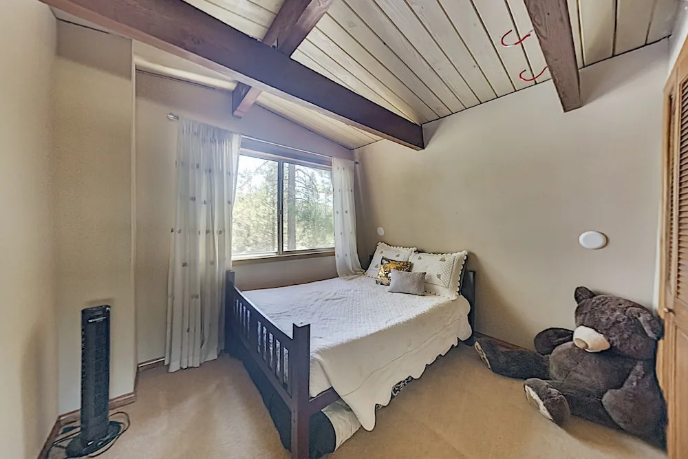 Cozy W/ Fireplace, Minutes To Skiing! 2 Bedroom Cabin