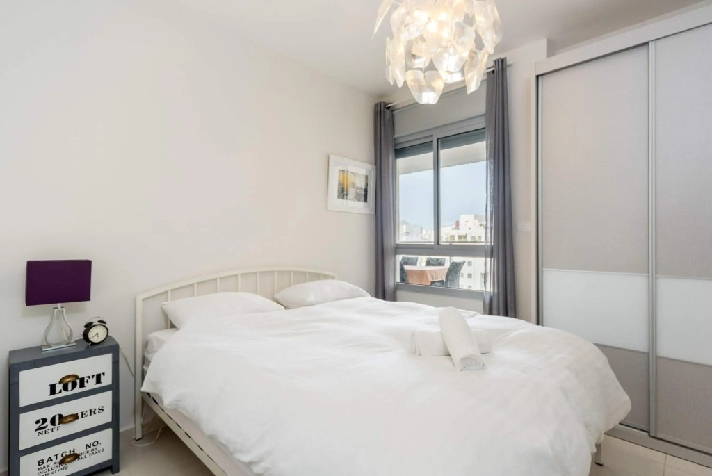 Beautiful Apts w/ Large Balcony & Parking by Sea N' Rent