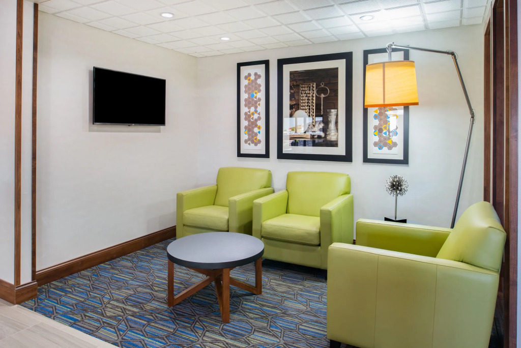 Holiday Inn Express Hotel & Suites Bismarck by IHG