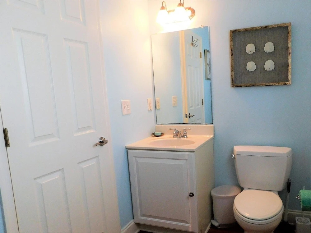 Located In Ocracoke Ge Within Walking Distance Of The Harbor, Shops And Restaurants. 1 Bedroom Condo