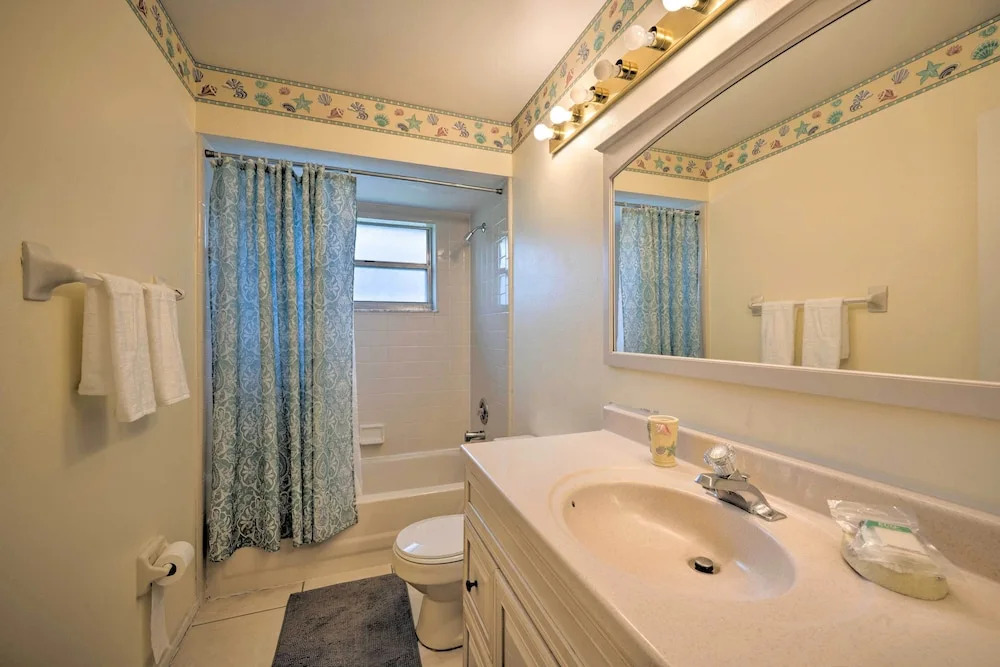 ~ 5 Mi to Theme Parks: Kissimmee Home w/ Pool