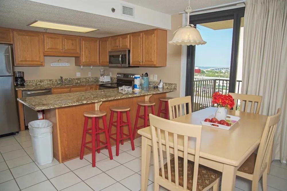 Phoenix VI 815 3 Bedrooms 2 Bathrooms Condo