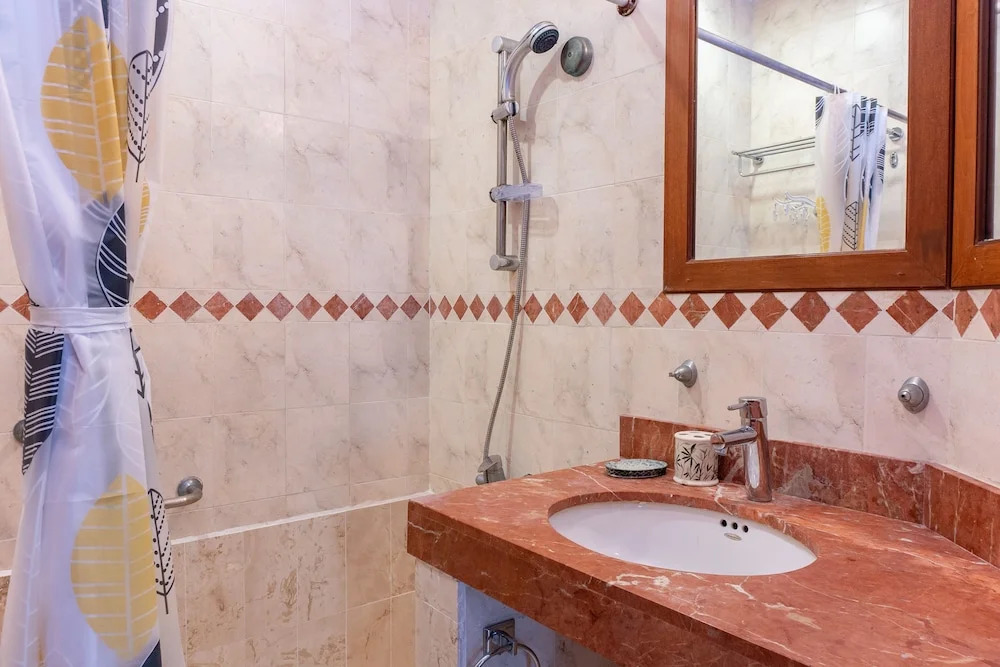 Paseo Del Sol Coral 204 3 Bedroom Condo by Redawning