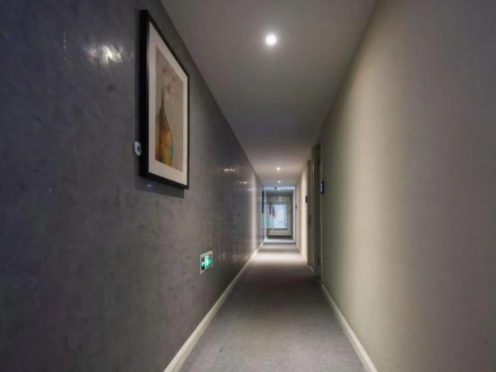 Mango Hotel (Nanjing Hexi Wanda Mochouhu Subway Station)