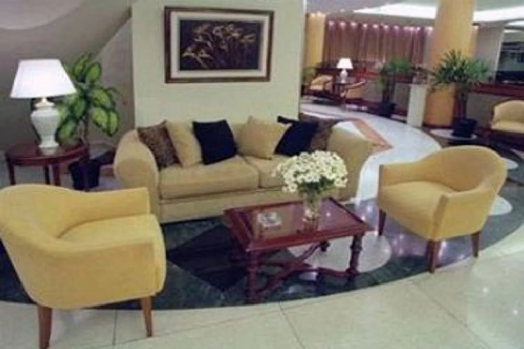Plaza Real Suites Hotel