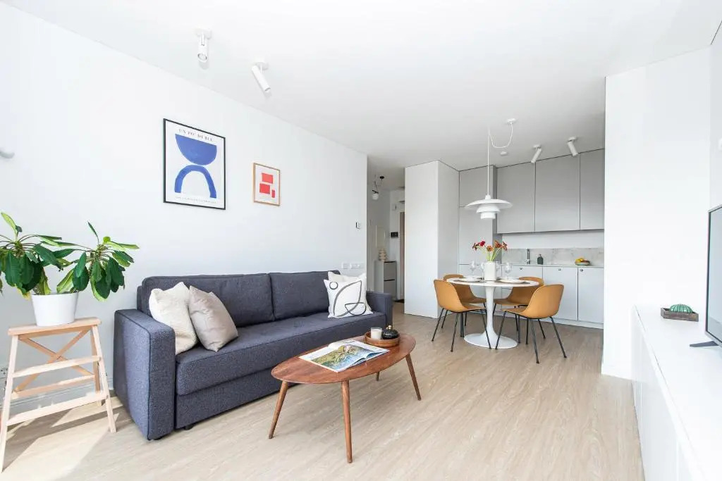 New Modern Apt with Garage Parking, Balcony, by Cohost