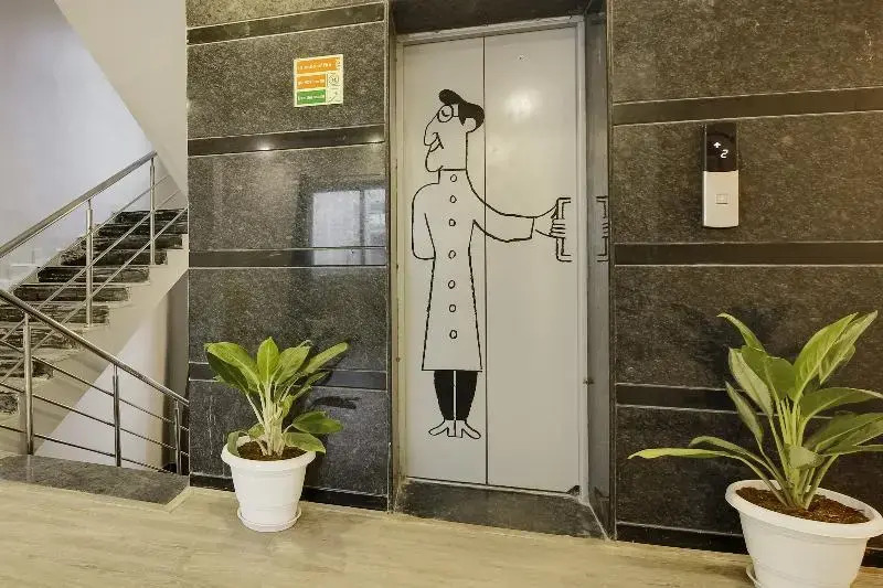 Super Townhouse 359 Begumpet Near Hyderabad Central