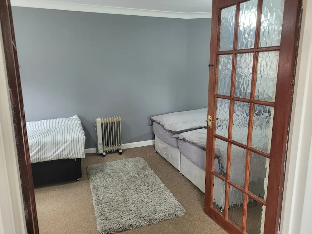 1 Bedroom - Sleeps 3 - Free Parking