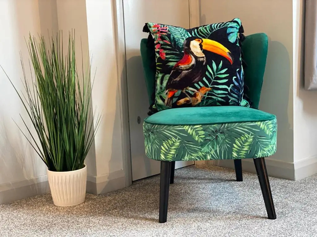 Funky Stylish Apartment! - 5 Minute Walk to the Best Beach! - Great Location - Parking - Netflix - Fast WiFi - Smart TV - Newly decorated - sleeps up to 4! Close to Bournemouth & Poole Town Centre & Sandbanks
