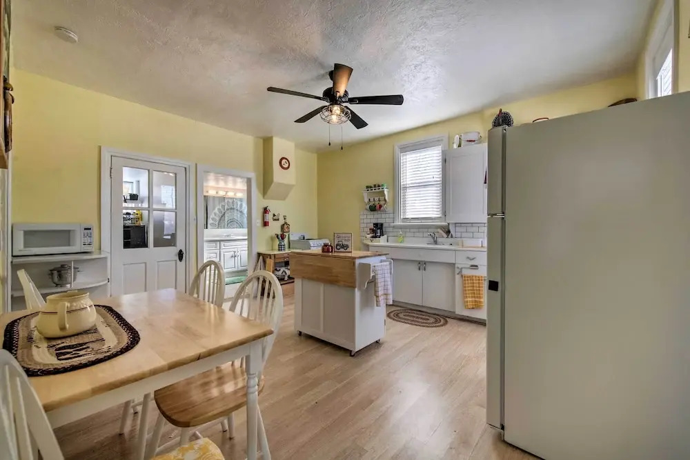 Kik-N-Bak Cottage w/ Beautiful Mountain View