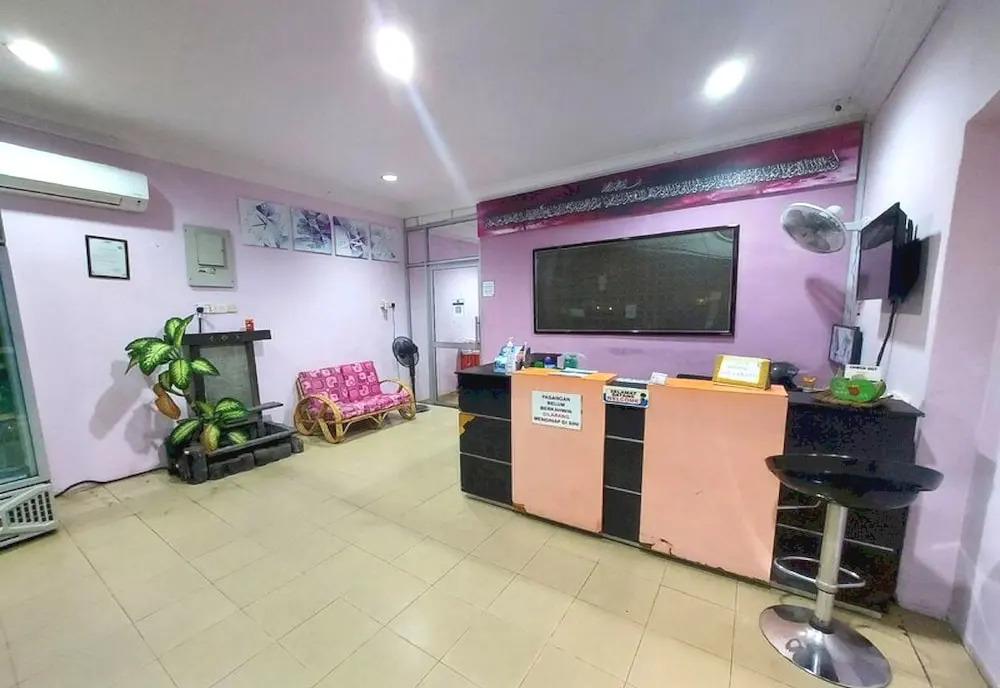 OYO 90937 Tanjak Hotel