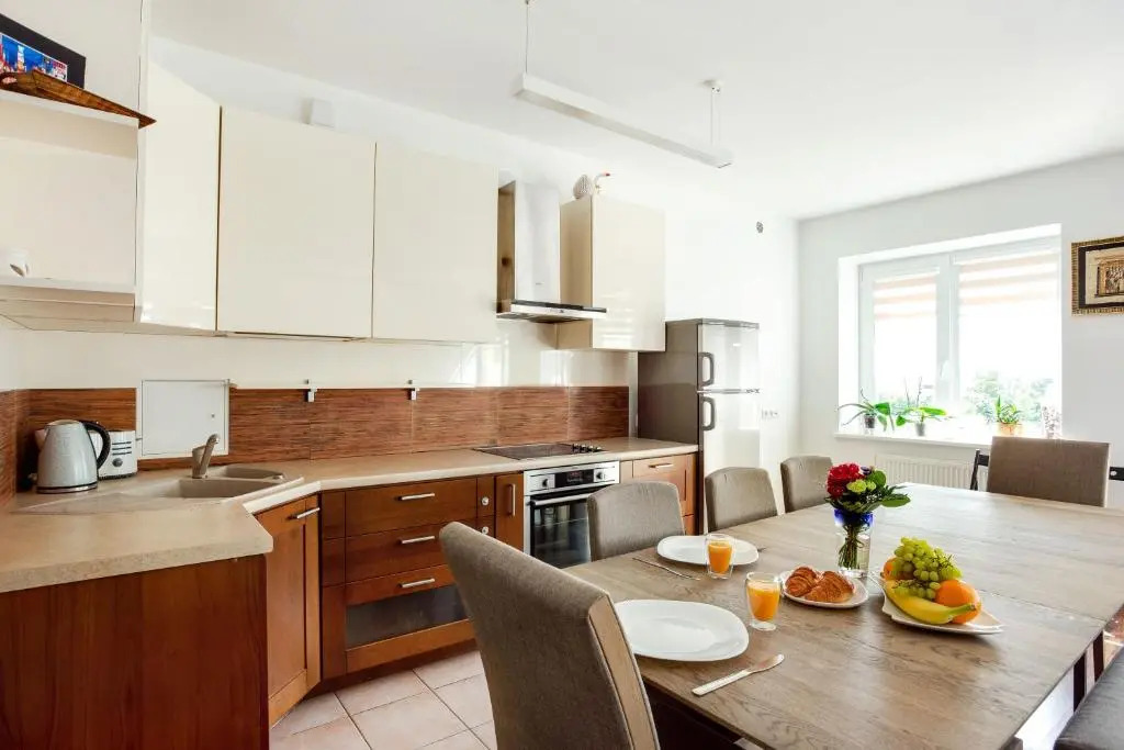 #stayhere - Spacious & Bright 1BDR Apartment Shopping District
