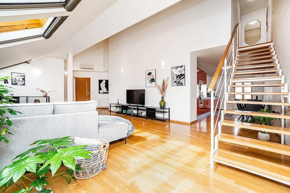 Lavish And Chic Duplex Apartment for Families and Couples