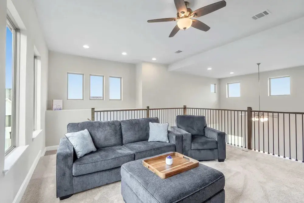 Dakota Cottage - Stay for 10